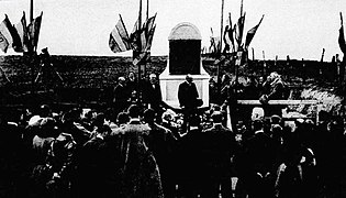 Le monument Georges Boillot, inauguré au bord du circuit pour la Coupe Georges Boillot de 1923.