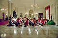 התזמורת מנגנת בעת ארוחה ממלכתית בבית הלבן לכבוד ראש ממשלת בריטניה, מרגרט תאצ'ר, חג המולד, 1988