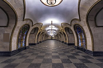 Stanice moskevského metra Novoslobodskaja, otevřená v lednu 1952, na lince Kolcevaja