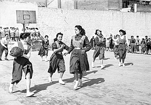 1916. Primer equipo femenil de baloncesto creado por la Escuela normal.