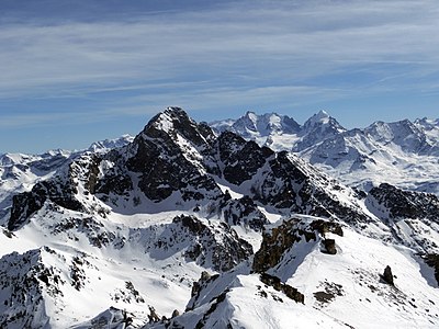 Blick nach Südosten zu Piz Julier (vorne) und Piz Bernina (hinten).