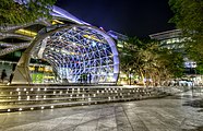 פלאזה סינגפורה היא מרכז קניות מרכזי באורצ'רד