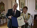 Ambassadør Wegger Christian Strømmen (født 1959) overrekker Den Kongelige Norske Fortjenstorden til krigshistoriker Åse Siri Lawson (født 1948) den 15. juni 2012