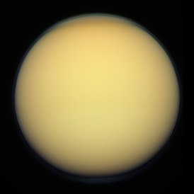 Титан в натуральных цветах(снимок «Кассини», 2011)