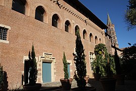 The renovated building stands next to the basilica of Saint-Sernin.