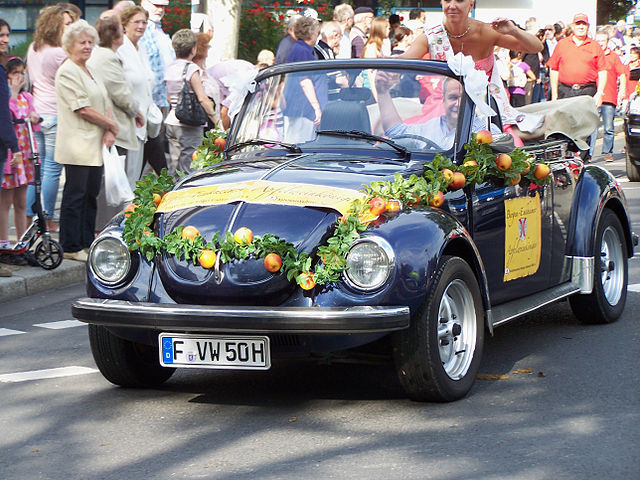 FileVW 1303 Cabrio Bernemer Kerb Festzug Beginn 13082011