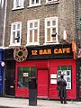 El Club 12 Bar existí en el n.26 entre 1994 i 2015.