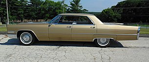1966 Cadillac Hardtop Sedan Deville без центральных стоек