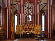The Lutheran altar in Bad Doberan Minster Bad Doberan, Munster, Blick in den Chor mit Hochaltarretabel und Sakramentsturm 10 edit.jpg