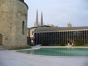 L'école nationale de la magistrature autour de la tour des Minimes.