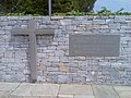 Tafel am Eingang des Deutschen Soldatenfriedhofs Dionyssos-Rapendoza, Griechenland