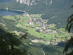 IMG 0900 - Obertraun from Hoher Dachstein.JPG