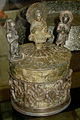 Reliquaire (dit) de Kanishka avec inscription. Site de Shah-ji-ki-dheri, Gandhara. Époque post-kushan ? Bronze, H. 18 cm; D. 12,7 cm. Peshawar Museum[21]