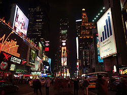 Lauko (išorės) reklama. New York, Times Square.