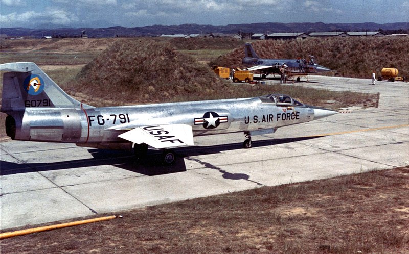 [Image: 800px-Lockheed_F-104A_of_the_83rd_Fighte...h_Able.jpg]