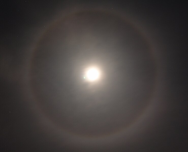 740px-Moon_22_halo_colorado.jpg