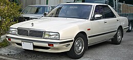 Una Nissan Cima prima serie