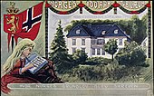 «Norges 100 Aar Jubilæum : Eidsvoldsbygningen», postkort til grunnlovsjubileet 1914. Kvinnen kan tolkes som en blond Mor Norge i sagadrakt i nasjonalfargene. Foto: Nasjonalbiblioteket