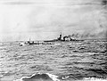 A brit HMS Orion csatahajó az HMS Musketeer és egy másik romboló társaságában, 1918-ban.