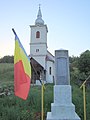 Biserica ortodoxă şi monumentul eroilor