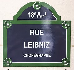 Plaque erronée de la rue Leibniz en avril 2021.