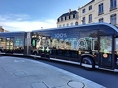 Un Tram'Bus al centre de Baiona