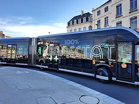 Un bus de la linha près de l'estacion de Garita.