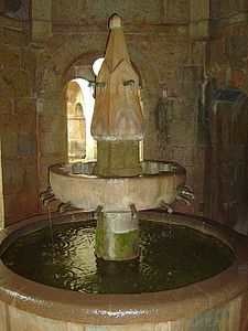 Lavabo de l'abbaye du Thoronet, XIIe siècle.