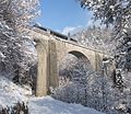 2. Vonat a franciaországbeli Jura megye egyik hídján, télen (javítás)/(csere)