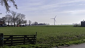 Het terrein van de Lulemaborg ligt naast Burum (rechts, achter de sloot)