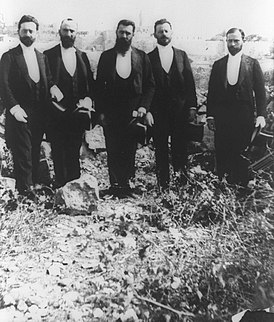 Макс Боденхеймер (первый слева) с другими членами сионистской делегации в Иерусалиме, 1900 год