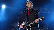 Delwedd:220px-Mike peters 07.jpg