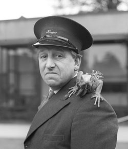 Delwedd:Johnny Morris (1916-1999).png