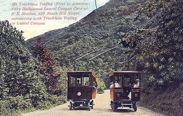 Datei:Trackless-trolley-meet.jpg