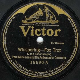 Datei:Paul Whiteman & His Ambassador Orchestra - Whispering.jpg