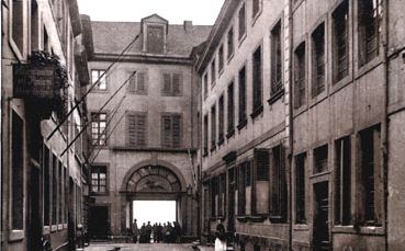 Datei:Düsseldorf Zollstraße und Zolltor um 1900.JPG