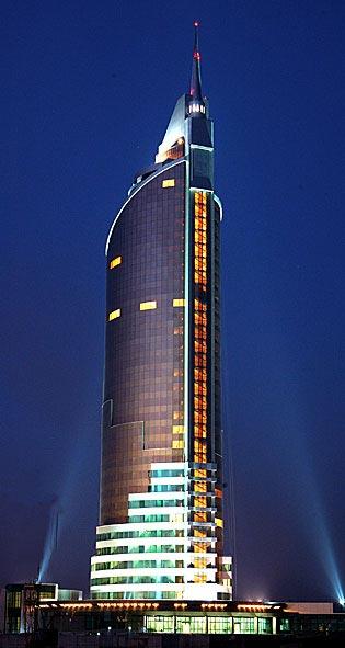 Datei:Transport Tower Astana.jpg