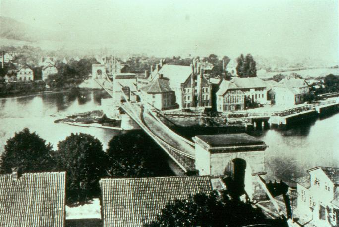 Datei:Kettenbrücke Hameln.JPG