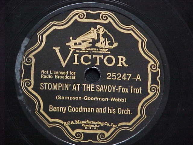 Datei:Benny Goodman - Stompin' At the Savoy.jpg