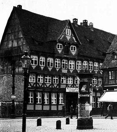 Datei:Braunschweig Ackerhof Eckhaus Oehlschlaegern vor 1913.jpg