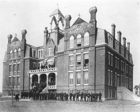 Datei:Morgan Hall-Baptist Union Theological Seminary 1886.jpg