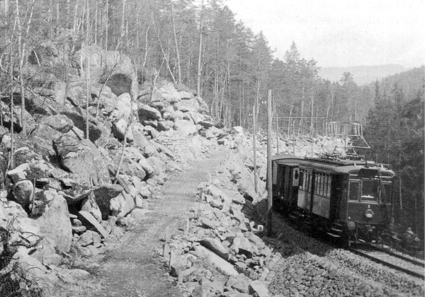 Datei:Teufelsmauer, Lokalbahn.jpg