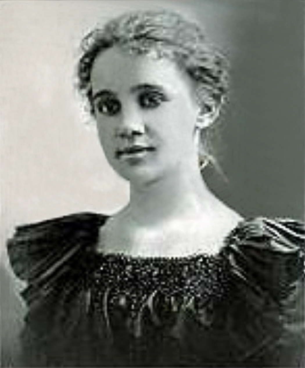 http://upload.wikimedia.org/wikipedia/de/e/e1/Sarah_Knauss.1897.jpg