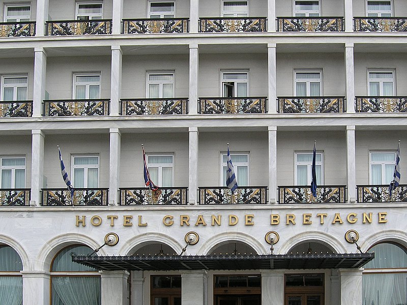 Datei:Hotel Grande Bretagne Balkone.jpg