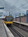 Blick Richtung Südwesten mit einfahrender Stadtbahn der Linie U16