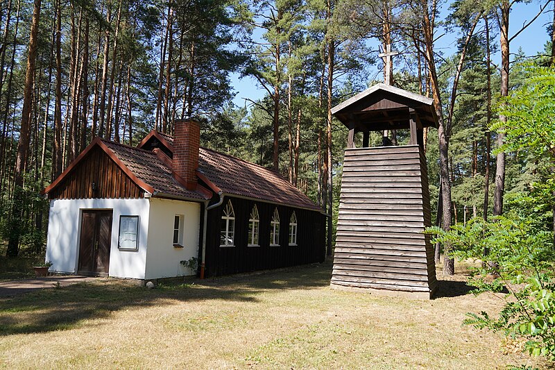 Datei:Kirche Borkwalde.jpg