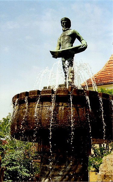 Datei:Darlowo-brunnen.jpg