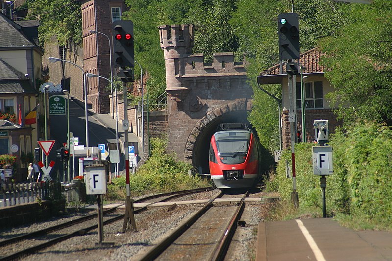 Datei:Kyllburger Tunnel Ostportal.jpg