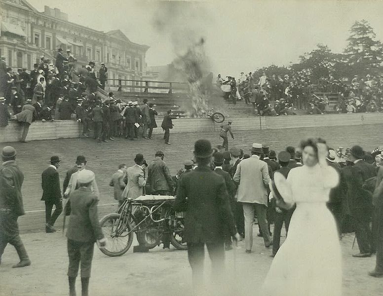Datei:Rennbahnkatastrophe 1909.jpg