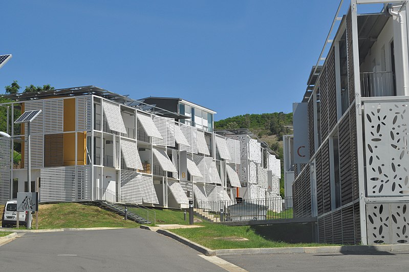 Datei:Studentenwohnheim Universität Neukaledonien.jpg